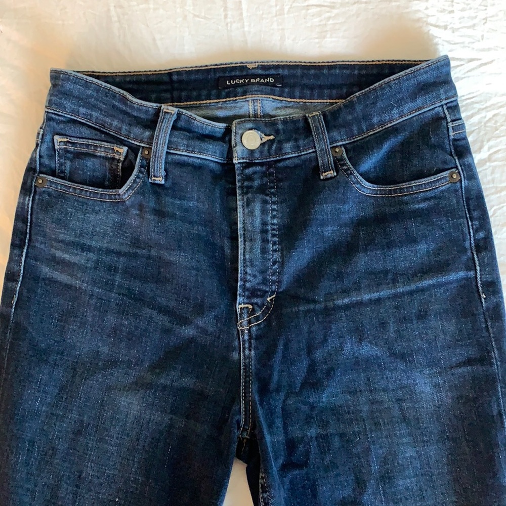 Super cute & comfy Lucky Brand skinny jeans